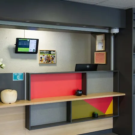 B&B Hotel Saint-Quentin Отель