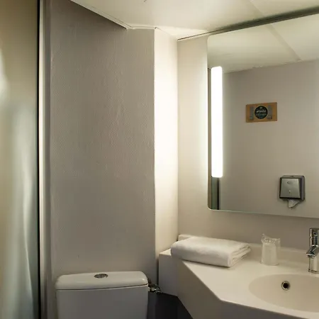 Отель B&B Hotel Saint-Quentin 2*