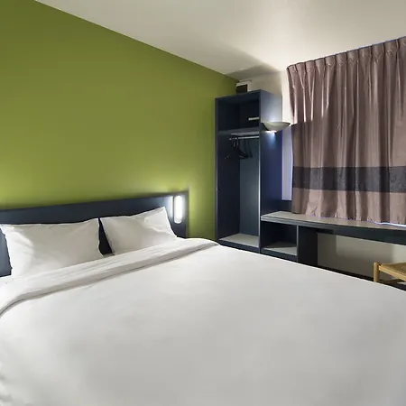 Отель B&B Hotel Saint-Quentin Сен-Кантен
