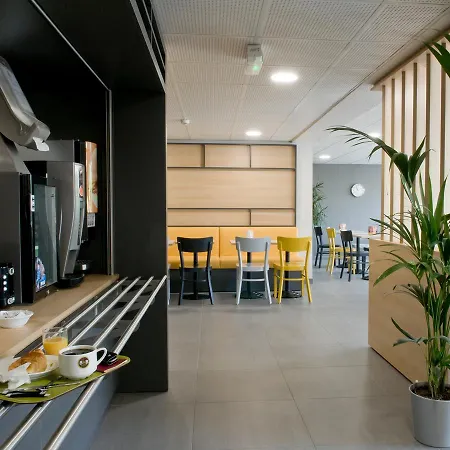 Отель B&B Hotel Saint-Quentin Сен-Кантен