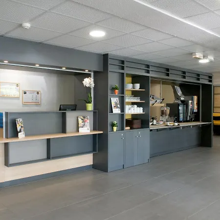 Отель B&B Hotel Saint-Quentin 2*